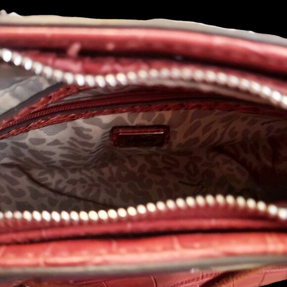 - Guess  Brown faux Alligator purse  11x6 1/2 inches  VGC - Picture 6 of 8